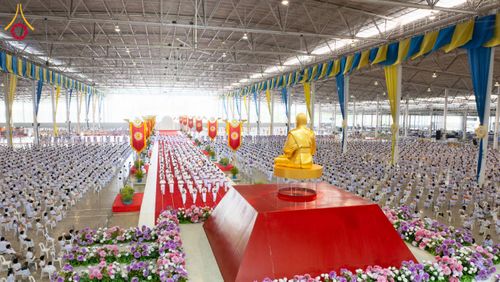 ภาพ No.134364:พิธีทอดผ้าป่าสมทบ มหาสังฆทาน 10,000 วัด ทั่วไทย วันอาทิตย์ต้นเดือนที่ 7 เมษายน พ.ศ.2567 ณ ห้องแก้วสารพัดนึก 1 สภาธรรมกายสากล  วัดพระธรรมกาย จ.ปทุมธานี