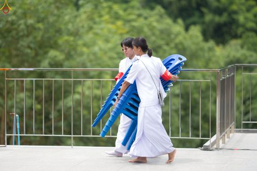 ภาพ No.239819:วันที่ 16-17 สิงหาคม พ.ศ. 2568 การปฏิบัติหน้าที่ของเจ้าหน้าที่ทุกสถานะ เพื่องานพิธีอัญเชิญรูปเหมือนพระมงคลเทพมุนี (สด จันทสโร) และพิธีกดปุ่มอัญเชิญรูปเหมือน พระมงคลเทพมุนี (สด จันทสโร) ณ มหาวิหารแก้วพระมงคลเทพมุนี ศูนย์ปฏิบัติธรรมแก้วเมืองเลย จ.เลย