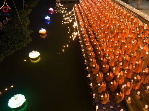 ภาพ No.112232:พิธีจุดประทีปถวายเป็นพุทธบูชา และบูชาธรรมมหาปูชนียาจารย์ พระมงคลเทพมุนี(สด จนฺทสโร) ในโครงการธรรมยาตรา กตัญญูบูชา มหาปูชนียาจารย์ พระมงคลเทพมุนี(สด จนฺทสโร) พระผู้ปราบมาร อนุสรณ์สถาน 7 แห่ง ปีที่ 12 วันที่ 14 มกราคม พ.ศ. 2567 ณ วัดสองพี่น้อง อ.สองพี่น้อง