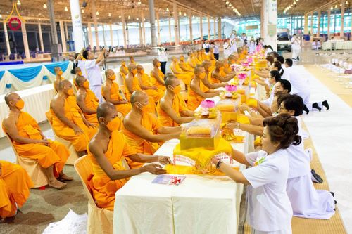 ภาพ No.121625:พิธีถวายภัตตาหารเป็นสังฆทาน แด่คณะพระธรรมยาตรา ปีที่ 12 วันที่ 31 มกราคม พ.ศ. 2567 ณ สภาธรรมกายสากล วัดพระธรรมกาย