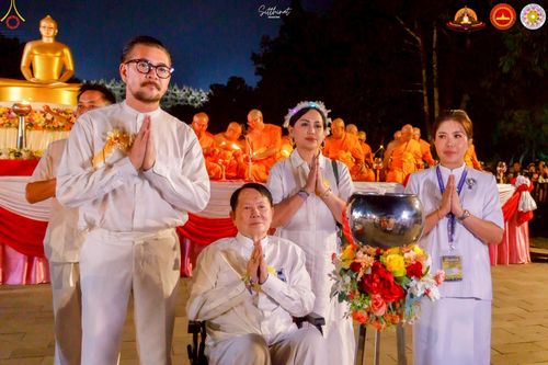 ภาพ No.224539:วันจันทร์ที่ 12 พฤษภาคม พ.ศ. 2568  ชาวพุทธในอินโดนีเซีย ร่วมฉลองวิสาขบูชาจุดประทีปกว่า 200,000 ดวง ณ พระมหาเจดีย์บรมพุทโธ  เจริญพุทธมนต์ถวาย “พระวชิรเกล้าเจ้าอยู่หัว”