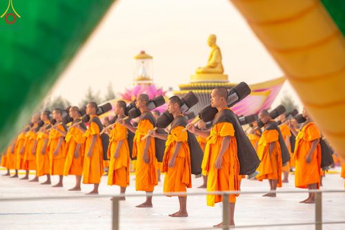 ภาพ No.198667:พระธรรมยาตราปฏิบัติธรรม และถ่ายภาพหมู่ประวัติศาสตร์ ณ อนุสรณ์สถานบางปลา วัดบางปลา อำเภอบางเลน จังหวัดนครปฐม ในโครงการธรรมยาตรา กตัญญูบูชา มหาปูชนียาจารย์ พระมงคลเทพมุนี(สด จนฺทสโร) พระผู้ปราบมาร อนุสรณ์สถาน 7 แห่ง ปีที่ 13 วันที่ 20 มกราคม พ.ศ. 2568