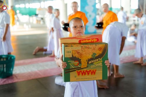 ภาพ No.214653:วันศุกร์ที่ 4 เมษายน พ.ศ.2568 นาคธรรมทายาทตักบาตรพระพี่เลี้ยง ในโครงการบรรพชาสามเณร ฟื้นฟูพระพุทธศาสนาทั่วไทย ณ วิหารคด 22 วัดพระธรรมกาย