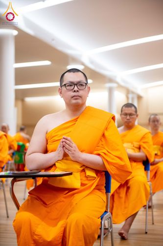 ภาพ No.208845:พระบาทสมเด็จพระเจ้าอยู่หัวทรงพระกรุณาโปรดเกล้าฯ พระราชทานภัตตาหารพระราชทาน แด่พระภิกษุ สามเณร ในการสอบบาลีสนามหลวง ณ วัดพระธรรมกาย วันที่ 22 กุมภาพันธ์ พ.ศ. 2568 ณ วัดพระธรรมกาย อำเภอคลองหลวง จังหวัดปทุมธานี