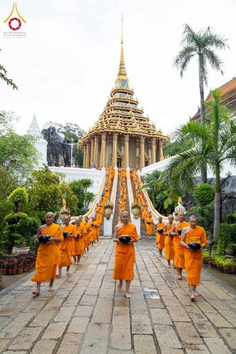 ภาพ No.351413:วันที่ 22 กันยายน พ.ศ. 2569  พิธีตักบาตรสามเณรธรรมทายาท โครงการบรรพชาพัฒนาคุณธรรม จริยธรรม  สำหรับนักเรียนนายสิบตำรวจ (นสต.) รุ่นที่ 16 ศูนย์ฝึกอบรมตำรวจภูธรภาค 1  ณ วัดพระพุทธบาทราชวรมหาวิหาร