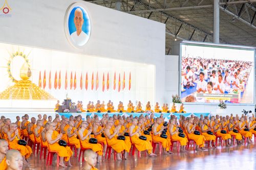 ภาพ No.318131:วันอาทิตย์ต้นเดือนที่ 5 เมษายน พ.ศ.2569 พิธีตักบาตร ณ บ้านแก้วเรือนทองคุณยายอาจารย์ฯ วัดพระธรรมกาย