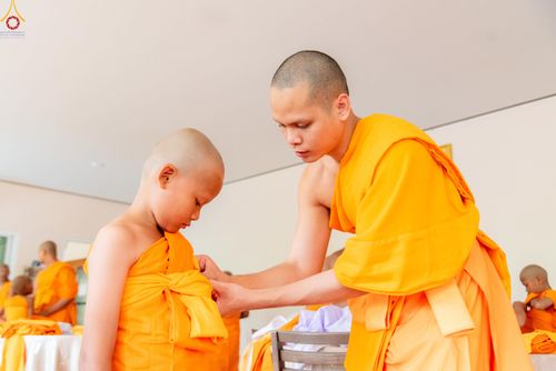 ภาพ No.320190:วันเสาร์ที่ 4 เมษายน 2569 พิธีตัดปอยผม ขอขมาผู้ปกครอง  มอบบาตร-ผ้าไตร และพิธีบรรพชาสามเณร 87 รูป  ณ ศูนย์ปฏิบัติธรรมระยอง(บ้านช่องลม)  ต.บางบุตร อ.บ้านค่าย จ.ระยอง