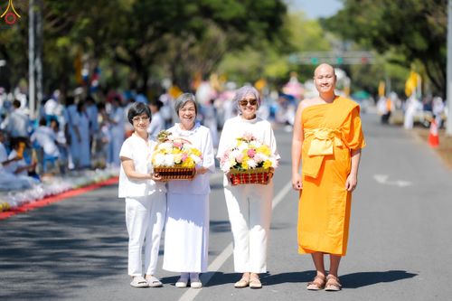 ภาพ No.286800:วันที่ 2 มกราคม พ.ศ.2569 พิธีต้อนรับพระธรรมยาตรา ครั้งที่ 1 (ภาพชุดที่ 2) ณ วัดพระธรรมกาย (วิหารหลวงปู่ - พระมหาธรรมกายเจดีย์)