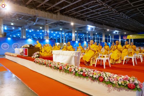 ภาพ No.330987:วันวิสาขบูชา อาทิตย์ที่ 31 พฤษภาคม พ.ศ.2569 พิธีจุดวิสาขประทีป , พิธีเวียนประทักษิณ  รอบพระมหาธรรมกายเจดีย์  และพิธีฉลองชัยสวดมนต์บทธัมมจักกัปปวัตนสูตร  ครบ 8,415,000,000 จบ ณ วัดพระธรรมกาย