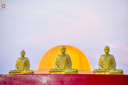 ภาพ No.79246:พิธีอัญเชิญองค์พระบรมพุทธเจ้า 24 องค์ เวียนประทักษิณรอบพระมหาธรรมกายเจดีย์ ณ วัดพระธรรมกาย  วันที่ 2 เมษายน พ.ศ. 2566