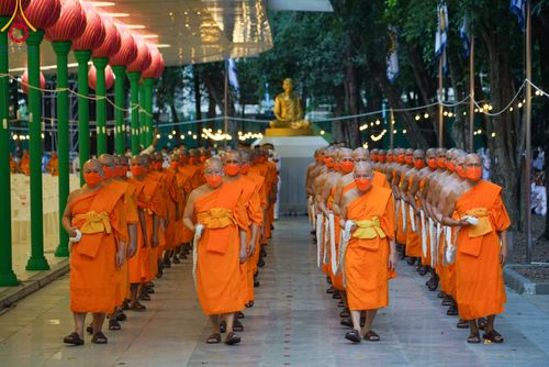 ภาพ No.89169:พิธีอัญเชิญรูปหล่อทองคำ  คุณยายอาจารย์มหารัตนอุบาสิกาจันทร์ ขนนกยูง เพื่อประดิษฐาน ณ มหาวิหารคุณยายอาจารย์ฯ เนื่องในวันครูผู้ค้นพบวิชชาธรรมกาย วันศุกร์ที่ 29 กันยายน พ.ศ. 2566