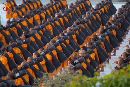 ภาพ No.294677:วันอาทิตย์ที่ 14 ธันวาคม พ.ศ.2568 พระธรรมยาตราปฏิบัติธรรมและถ่ายภาพหมู่ประวัติศาสตร์ ณ วัดสองพี่น้อง ต.ต้นตาล อ.สองพี่น้อง จ.สุพรรณบุรี ในโครงการธรรมยาตรา กตัญญูบูชา มหาปูชนียาจารย์ พระมงคลเทพมุนี(สด จนฺทสโร) พระผู้ปราบมาร อนุสรณ์สถาน 7 แห่ง ปีที่ 14