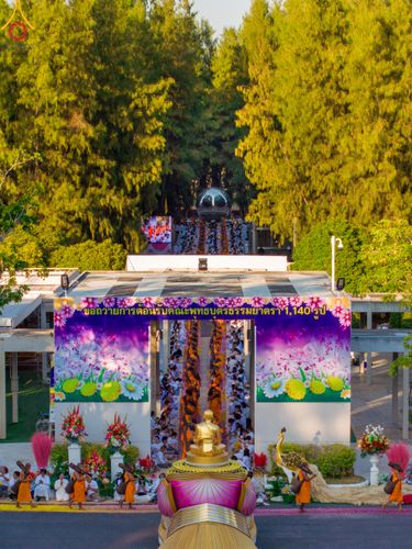 ภาพ No.105709:พิธีต้อนรับพระธรรมยาตรา ในโครงการธรรมยาตรากตัญญูบูชา มหาปูชนียาจารย์ พระมงคลเทพมุนี(สด จนฺทสโร) พระผู้ปราบมาร อนุสรณ์สถาน 7 แห่ง ปีที่ 12 วันที่ 3 มกราคม พ.ศ. 2567 ณ อนุสรณ์สถานโลตัสแลนด์ จ.สุพรรณบุรี