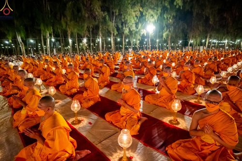 ภาพ No.69502:พิธีจุดประทีปถวายเป็นพุทธบูชา และบูชาธรรมมหาปูชนียาจารย์ ในโครงการธรรมยาตรากตัญญูบูชา มหาปูชนียาจารย์ พระมงคลเทพมุนี(สด จนฺทสโร) พระผู้ปราบมาร ปีที่ 11 ณ อนุสรณ์สถานมหาวิหารพระมงคลเทพมุนี อ.สองพี่น้อง จ.สุพรรณบุรี