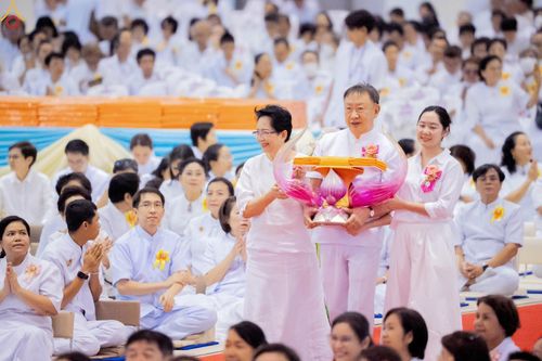 ภาพ No.345663:วันพฤหัสบดีที่ 27 สิงหาคม พ.ศ.2569 พิธีทอดผ้าป่าเพื่อถวายอุปกรณ์สื่อโสตทัศน์ อาคาร 82 ปี หลวงพ่อธัมมชโย พิธีทอดผ้าป่าสมทบกฐินวัดพระธรรมกาย และสมทบกฐิน 30,000 กว่าวัดทั่วไทย ครั้งที่ 1 ประจำปี พุทธศักราช 2569 ณ วัดพระธรรมกาย ปทุมธานี