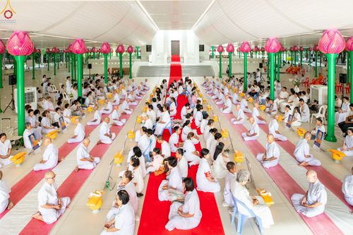 ภาพ No.350808:วันที่ 19 กันยายน พ.ศ.2569 พิธีบรรพชาอุปสมบท โครงการอุปสมบทหมู่บูชาธรรม ครบรอบ 109 ปี วันครูผู้ค้นพบวิชชาธรรมกาย ณ โบสถ์พระไตรปิฏก วัดพระธรรมกาย