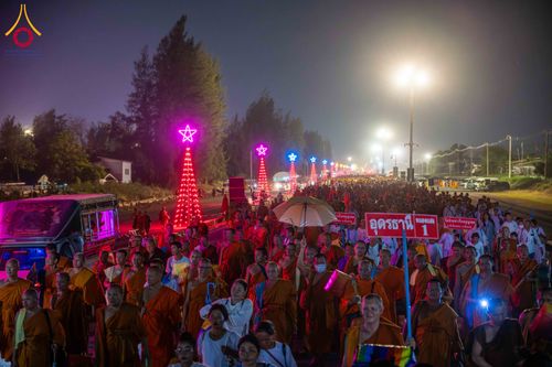 ภาพ No.324564:วันที่ 22 เมษายน พ.ศ.2569 (วันคุ้มครองโลก) บรรยากาศพระสังฆาธิการและสาธุชน การเดินทางกลับ งานถวายมหาสังฆทาน 40,000 กว่าวัดทั่วประเทศ วัดพระธรรมกาย