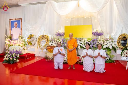 ภาพ No.316158:วันศุกร์ที่ 27 มีนาคม พ.ศ. 2569 พิธีบำเพ็ญกุศล คุณพ่อณรงค์ จินตมากุล  สิริอายุ 99 ปี 11 เดือน โยมบิดา พระครูปลัดรัตนวีรวัฒน์ (รังสฤษดิ์ อิทฺธิจินตโก) ที่ปรึกษาเจ้าคณะจังหวัดปทุมธานี เจ้าอาวาสวัดพระธรรมกาย  ณ ห้องปลูกศรัทธา 2 วัดพระธรรมกาย ปทุมธานี