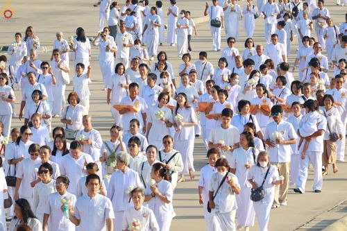 ภาพ No.330469:วันวิสาขบูชา อาทิตย์ที่ 31 พฤษภาคม พ.ศ.2569 พิธีเวียนประทักษิณ และพิธีวันทาเจดีย์ ณ พระมหาธรรมกายเจดีย์ วัดพระธรรมกาย จังหวัดปทุมธานี