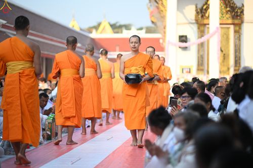 ภาพ No.294464:วันที่ 14 มกราคม พ.ศ. 2569 พิธีตักบาตรพระธรรมยาตรา ณ วัดสองพี่น้อง ต.ต้นตาล อ.สองพี่น้อง จ.สุพรรณบุรี ในโครงการธรรมยาตรา กตัญญูบูชา มหาปูชนียาจารย์ พระมงคลเทพมุนี(สด จนฺทสโร) พระผู้ปราบมาร อนุสรณ์สถาน 7 แห่ง ปีที่ 14