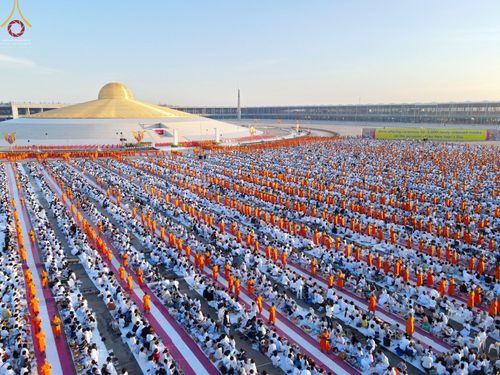 ภาพ No.68749:พิธีตักบาตรฉลองพระใหม่ วันที่ 1 มกราคม พ.ศ. 2566 ณ วัดพระธรรมกาย จ.ปทุมธานี