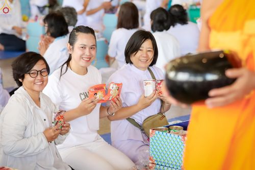 ภาพ No.345382:วันพฤหัสบดีที่ 27 สิงหาคม พ.ศ.2569 พิธีตักบาตรในวันธรรมชัย ณ สภาธรรมกายสากล วัดพระธรรมกาย ปทุมธานี