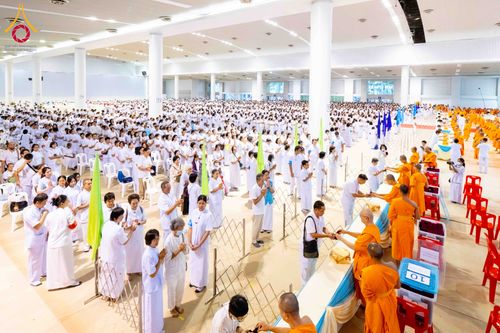 ภาพ No.338038:วันอาทิตย์ต้นเดือน 5 กรกฎาคม พ.ศ.2569 สัมมนาพิเศษ พิธีมอบพระของขวัญ ณ ห้องแก้วสารพัด1 วัดพระธรรมกาย