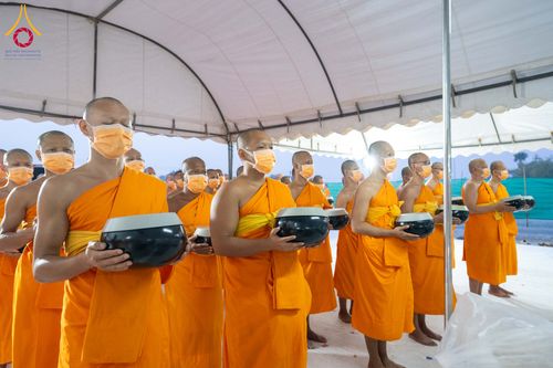 ภาพ No.300308:วันที่ 22 มกราคม พ.ศ. 2569 พิธีถวายภัตตาหารเป็นสังฆทาน แด่พระธรรมยาตรา ณ อนุสรณ์สถานบางปลา วัดบางปลา อำเภอบางเลน จังหวัดนครปฐม ในโครงการธรรมยาตรา กตัญญูบูชา มหาปูชนียาจารย์ พระมงคลเทพมุนี(สด จนฺทสโร) พระผู้ปราบมาร อนุสรณ์สถาน 7 แห่ง ปีที่ 14