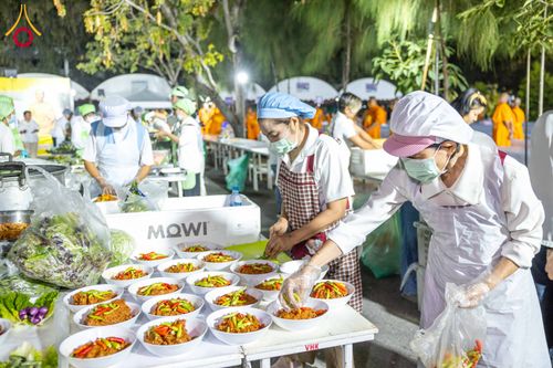 ภาพ No.288197:วันที่ 5 มกราคม พ.ศ. 2569 พิธีถวายภัตตาหารเป็นสังฆทาน แด่พระธรรมยาตรา ในโครงการธรรมยาตรา กตัญญูบูชา มหาปูชนียาจารย์ พระมงคลเทพมุนี(สด จนฺทสโร) พระผู้ปราบมาร อนุสรณ์สถาน 7 แห่ง ปีที่ 14 ณ อนุสรณ์สถานมหาวิหารพระมงคลเทพมุนี (โลตัสแลนด์) อ.สองพี่น้อง จ.สุพรร