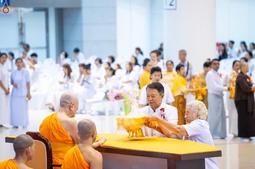 ภาพ No.327750:วันที่ 3 พฤษภาคม พ.ศ.2569 พิธีรับมอบพระบรมสารีริกธาตุ จากสาธารณรัฐแห่งสหภาพเมียนมา ณ ห้องแก้วสารพัดนึก วัดพระธรรมกาย