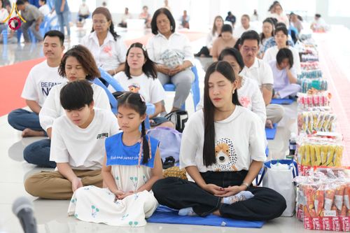 ภาพ No.320886:วันเสาร์ที่ 11 เมษายน พ.ศ.2569 พิธีตักบาตรฉลองสามเณรใหม่ ณ ศูนย์อบรมเยาวชนนครปฐม