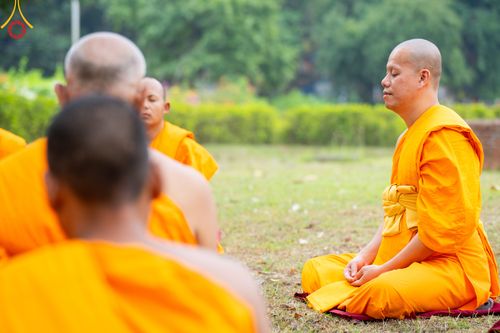 ภาพ No.314614:วันที่ 20 มีนาคม พ.ศ. 2569 พระอาจารย์ แนะนำการปฏิบัติธรรมให้แก่สามเณร  โครงการบรรพชาสามเณร 500 รูป เนปาล ณ วิหารมายาเทวี ประเทศเนปาล