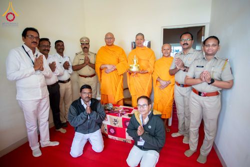 ภาพ No.283732:วันที่ 6-7 ธันวาคม พ.ศ. 2568  พิธีรับมอบหนังสือแสดงเจตจำนงถวายสิทธิครอบครองและใช้ประโยชน์วัดสันติวัน เมืองนาคปูร์  พิธีจุดโคมประทีปถวายเป็นพุทธบูชา และอุทิศบุญกุศลแด่ ดร.บี.อาร์. อัมเบดการ์  พิธีบูชาข้าวพระถ่ายทอดสดจากประเทศไทย