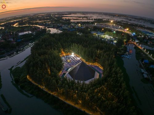 ภาพ No.289159:วันที่ 7 มกราคม พ.ศ. 2569 พิธีตักบาตรพระธรรมยาตรา ณ อนุสรณ์สถานลำดับที่ 1 สถานที่เกิดด้วยรูปกายเนื้อ อนุสรณ์สถานมหาวิหารพระมงคลเทพมุนี (โลตัสแลนด์) อ.สองพี่น้อง จ.สุพรรณบุรี ในโครงการธรรมยาตรา กตัญญูบูชา มหาปูชนียาจารย์ พระมงคลเทพมุนี(สด จนฺทสโร) พระผู้ป