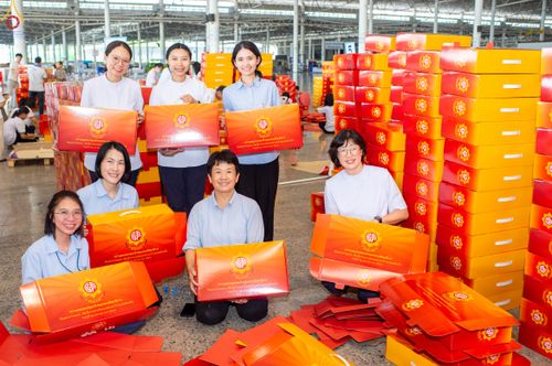 ภาพ No.320563:วันที่ 10 เมษายน พ.ศ.2569 การเตรียมกล่องไทยธรรม เพื่องานถวายมหาสังฆทาน 40,000 กว่าวัดทั่วประเทศ วันคุ้มครองโลก 22 เมษายน พ.ศ.2569 วัดพระธรรมกาย