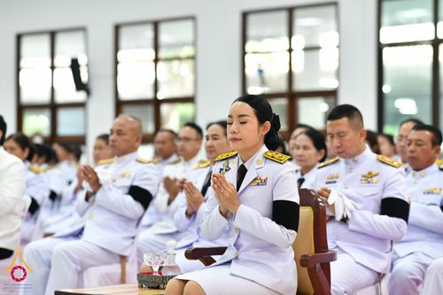 ภาพ No.344217:วันที่ 12 สิงหาคม พ.ศ. 2569  พสกนิกรชาวอำเภอคลองหลวง พร้อมใจร่วมพิธีสวดพระพุทธมนต์และทำบุญตักบาตรถวายพระราชกุศล เนื่องในวันคล้ายวันพระราชสมภพ สมเด็จพระบรมราชชนนีพันปีหลวง และวันแม่แห่งชาติ 12 สิงหาคม 2569