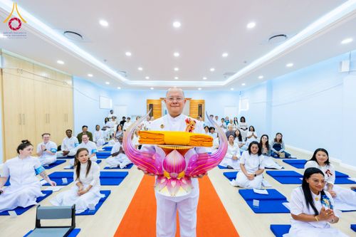 ภาพ No.313221:วันอาทิตย์ที่ 8 มีนาคม พ.ศ. 2569 พิธีสมโภชรูปเหมือนพระมงคลเทพมุนี (สด จนฺทสโร) และพิธีทอดผ้าป่าสามัคคีเพื่อสร้างวิหารพระมงคลเทพมุนี ณ วัดพุทธเคปทาวน์ ประเทศแอฟริกาใต้