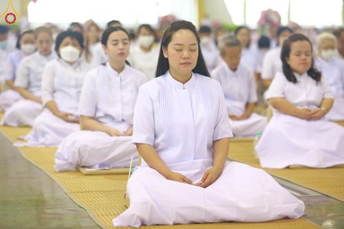 ภาพ No.105466:พิธีปฏิบัติธรรมและพิธีบูชาข้าวพระ ในวันจันทร์ที่ 1 มกราคม พ.ศ. 2567 ณ สภาธรรมกายสากล วัดพระธรรมกาย