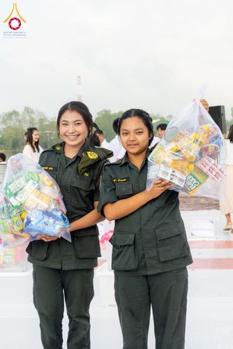 ภาพ No.284719:วันอาทิตย์ที่ 14 ธันวาคม พ.ศ.2568  พิธีทำบุญเมืองสุราษฎร์ธานี 110ปี และพิธีตักบาตรพระสงฆ์ 1,110 รูป  ณ บริเวณริมน้ำวัดกลาง (เก่า) ถนนบ้านดอน ตำบลตลาดใหม่ อำเภอเมือง จังหวัดสุราษฎร์ธานี