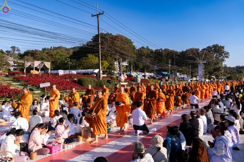 ภาพ No.281412:วันเสาร์ที่ 27 ธันวาคม พ.ศ.2568 พิธีตักบาตรพระ ๑,๐๐๐ รูป   เพื่อความเป็นสิริมงคลแก่ชีวิตและแผ่นดินไทย  มหากุศลครั้งยิ่งใหญ่แห่งปี ส่งท้ายปีเก่า ต้อนรับปีใหม่  ณ ถนนหน้าที่ว่าการอำเภอภูเรือ จังหวัดเลย