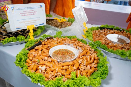 ภาพ No.299269:วันที่ 21 มกราคม พ.ศ. 2569 พิธีถวายภัตตาหารเป็นสังฆทาน แด่พระธรรมยาตรา ณ อนุสรณ์สถานบางปลา วัดบางปลา อำเภอบางเลน จังหวัดนครปฐม ในโครงการธรรมยาตรา กตัญญูบูชา มหาปูชนียาจารย์ พระมงคลเทพมุนี(สด จนฺทสโร) พระผู้ปราบมาร อนุสรณ์สถาน 7 แห่ง ปีที่ 14