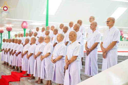 ภาพ No.298186:วันเสาร์ที่ 17 มกราคม พ.ศ. 2569 พิธีบรรพชาอุปสมบท โครงการอุปสมบทหมู่ บูชาธรรมครบ 117 ปี คุณยายอาจารย์มหารัตนอุบาสิกาจันทร์ ขนนกยูง  ณ อุโบสถพระไตรปิฎก วัดพระธรรมกาย