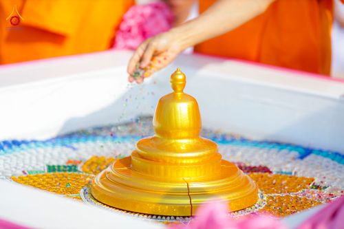 ภาพ No.327364:วันศุกร์ที่ 1 พฤษภาคม พ.ศ.2569 พิธีทอดผ้าป่า โปรยรัตนชาติ ตอกเสาเข็มมงคลต้นแรก สถาปนา “องค์พระเจดีย์เพื่อสร้างสันติภาพโลก” (แห่งแรกของภาคอีสาน) ณ ธุดงคสถานอำนาจเจริญ  อ.เมือง จ.อำนาจเจริญ