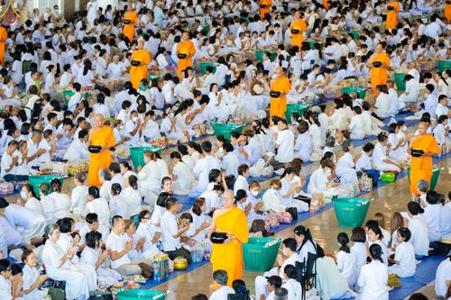 ภาพ No.311324:วันอาทิตย์ต้นเดือนที่ 1 มีนาคม พ.ศ.2569 พิธีตักบาตร และ พิธีบูชาข้าวพระ ณ สภาธรรมกายสากล วัดพระธรรมกาย