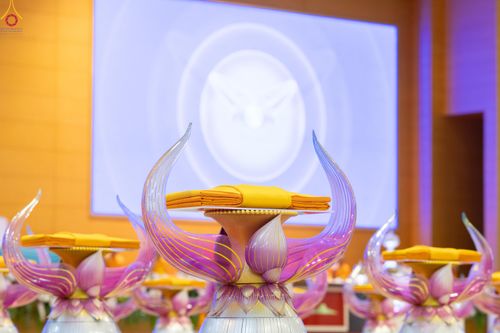 ภาพ No.318584:วันอาทิตย์ต้นเดือนที่ 5 เมษายน พ.ศ.2569 พิธีทอดผ้าป่าสมทบมหาสังฆทาน 40,000 กว่าวัดทั่วประเทศ ณ สภาธรรมกายสากล วัดพระธรรมกาย