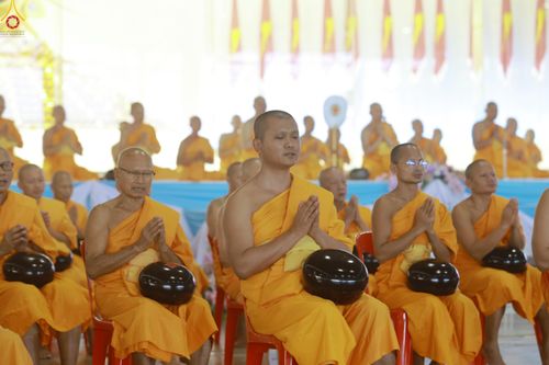 ภาพ No.318137:วันอาทิตย์ต้นเดือนที่ 5 เมษายน พ.ศ.2569 พิธีตักบาตร ณ บ้านแก้วเรือนทองคุณยายอาจารย์ฯ วัดพระธรรมกาย