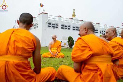 ภาพ No.314656:วันที่ 20 มีนาคม พ.ศ. 2569 พระอาจารย์ แนะนำการปฏิบัติธรรมให้แก่สามเณร  โครงการบรรพชาสามเณร 500 รูป เนปาล ณ วิหารมายาเทวี ประเทศเนปาล