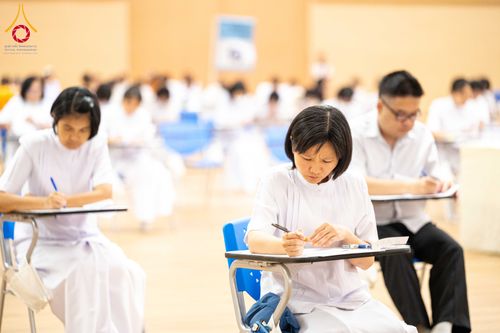 ภาพ No.309561:วันที่ 12 กุมภาพันธ์ พ.ศ. 2569 การสอบบาลีสนามหลวง ประจำปี 2569 ประโยค 1-2, ป.ธ.3/ ประโยค บ.ศ.1-2, บ.ศ.3 ณ สนามสอบประจำจังหวัดปทุมธานี แห่งที่ 2  วัดพระธรรมกาย อ.คลองหลวง จ.ปทุมธานี