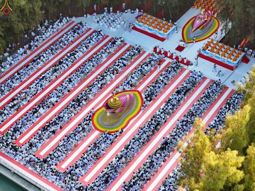 ภาพ No.289262:วันที่ 7 มกราคม พ.ศ. 2569 พิธีตักบาตรพระธรรมยาตรา ณ อนุสรณ์สถานลำดับที่ 1 สถานที่เกิดด้วยรูปกายเนื้อ อนุสรณ์สถานมหาวิหารพระมงคลเทพมุนี (โลตัสแลนด์) อ.สองพี่น้อง จ.สุพรรณบุรี ในโครงการธรรมยาตรา กตัญญูบูชา มหาปูชนียาจารย์ พระมงคลเทพมุนี(สด จนฺทสโร) พระผู้ป