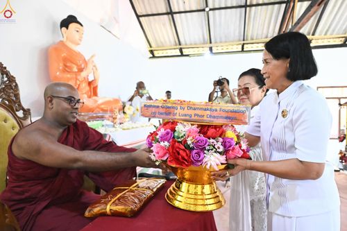 ภาพ No.278837:วันที่ 1 พฤศจิกายน  2568  กฐินสมทบวัดต่างประเทศ โดยคณะศิษยานุศิษย์ บูชาธรรม 81 ปี หลวงพ่อธัมมชโย ณ วัดธรรมรักษิตาราม ประเทศศรีลังกา